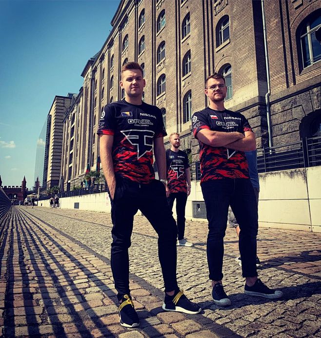 apEX 在赢得 BLAST.tv Austin Major 2025 后履行了他的承诺，剃了光头