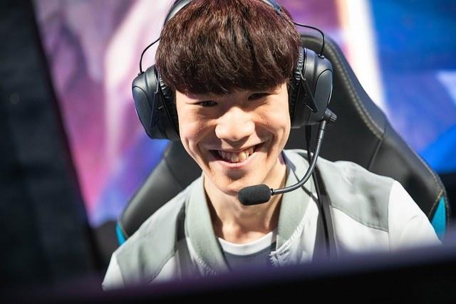 星空金克丝在后期掌控了比赛， Saber 辛德拉突然阵亡， Oh My God 扳平了比分