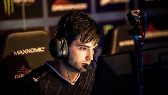 强势压制！ EDward Gaming 在三路优势滚雪球后，毫发无损地击败了 LGD Gaming 。